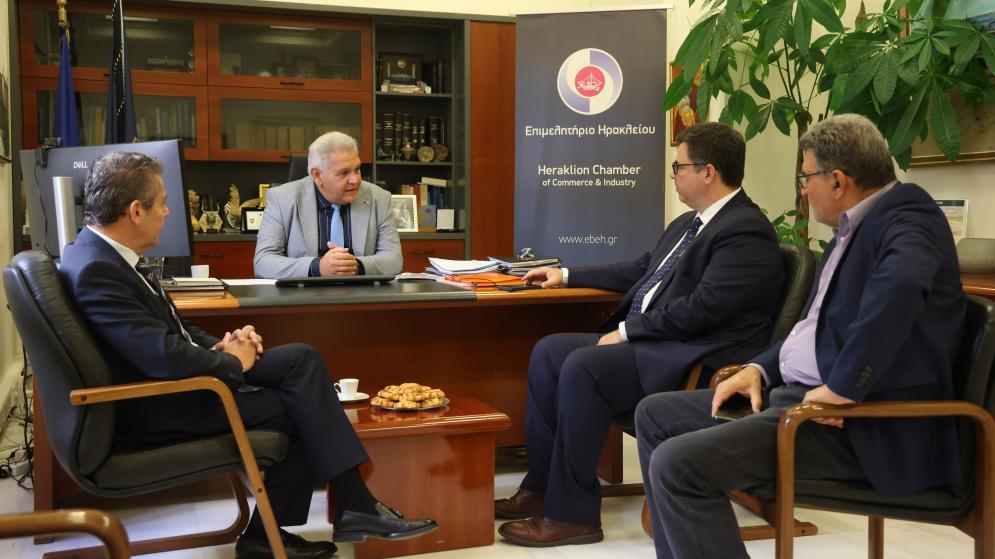 Ο υφυπουργός στον Πρωθυπουργό κ. Θανάσης Κοντογιώργης στο Επιμελητήριο Ηρακλείου